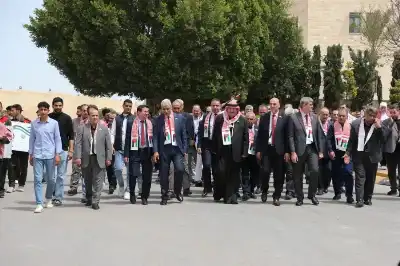 جامعة الزرقاء ترفع راية الوطن في