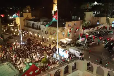 تل إربد يتوشح بالأعلام الأردنية في