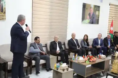 العيسوي يفتتح ويتفقد مشاريع ضمن المبادرات