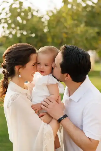 ولي العهد مهنئا الأميرة رجوة بعيد