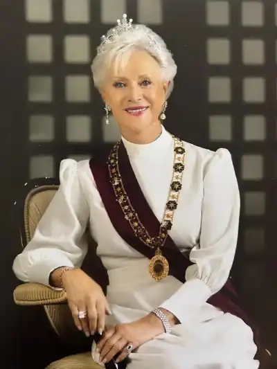 النوافلة يكتب: الأميرة منى الحسين صنعت