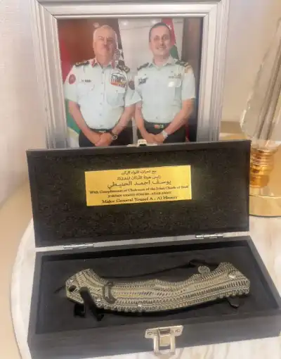 اللواء الحنيطي يكرم الدكتور أبو كف..