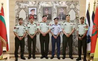 اللواء الحنيطي يكرم عددا من الضباط