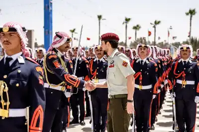 مندوبا عن الملك، ولي العهد يرعى