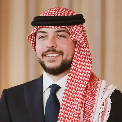 ولي العهد يطمئن على صحة اللاعب