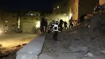 15 قتيل حصيلة انهيار مبنى سكني