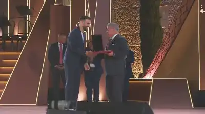 الملك ينعم على منتخب النشامى بوسام