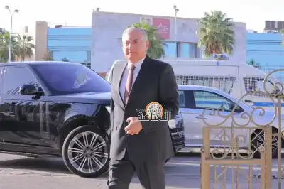 الملك ينعم على الدكتور مهند علي