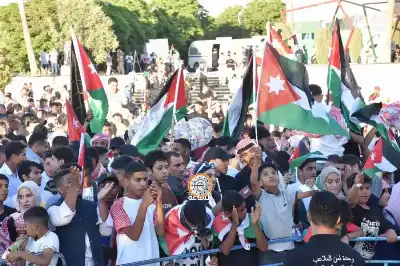 الآلاف يحتشدون في اربد احتفاء بعيد
