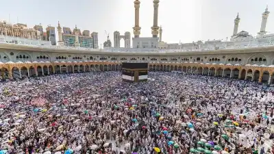 الحجاج المتعجلون يبدأون طواف الوداع في