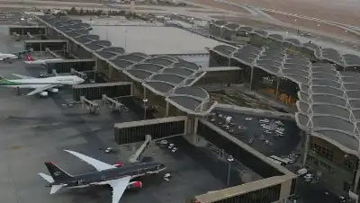مطار الملكة علياء يستقبل قرابة 412