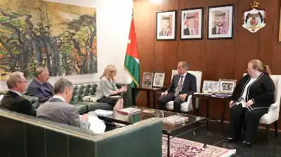 رئيس الوزراء يبحث مع المديرة المنتدبة