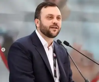 الأمير عمر بن فيصل يزور شركة