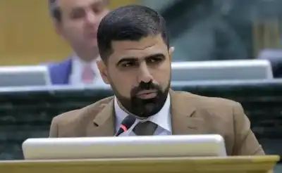 الحجز على رواتب وحسابات والدة وأشقاء