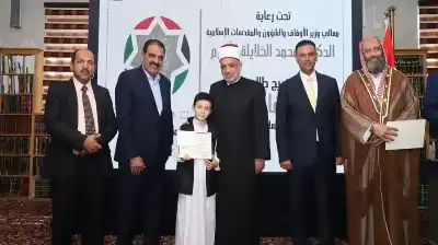 وزير الأوقاف يكرم أوائل خريجي مبادرة