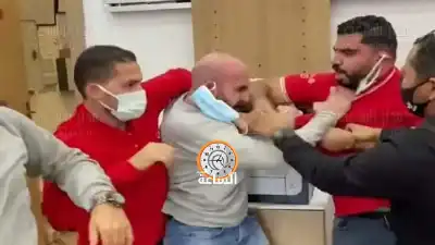 مشاجرة وضرب بالأيدي بين موظف ومديره