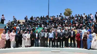 خريجو كلية الصيدلة في جامعة الزرقاء