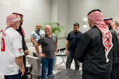 الملك يلتقي شباب (غماس بلدي)