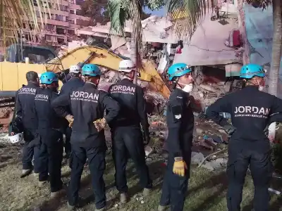 فريق البحث والإنقاذ الأردني ينقذ طفلا