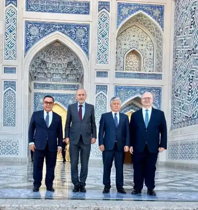 الصفدي يجري مباحثات موسعة مع نظيره