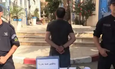 الجزائر.. متشدد يسكب الزيت على صخور