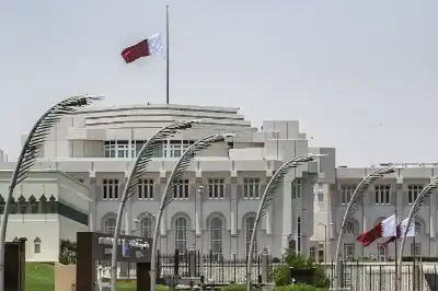 نكسوا الأعلام رحل أبونا.. الحزن يخيم