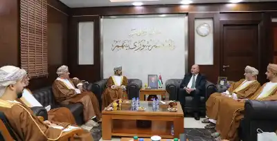 العودات يلتقي وفدا من اللجنة القانونية
