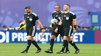 الأميركي إسماعيل الفاتح يحكم مواجهة إنجلترا