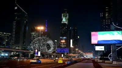 الإمارات تنفي وقوع انفجارات وسط دبي