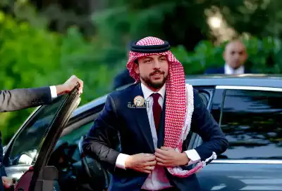 ولي العهد يزور مجسم عين القلعة