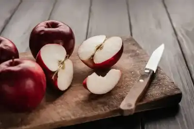 هل ينبغي تناول قلب التفاحة؟.. ابحاث