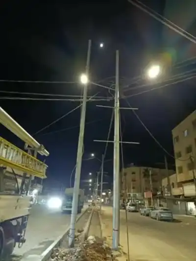 كهرباء إربد تنهي نقل أعمدة وكوابل