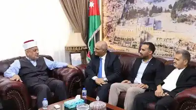 وزير الأوقاف ونقيب الصحفيين يبحثان تعزيز