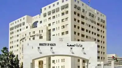 الصحة تعلن عن منح دراسية لأبناء