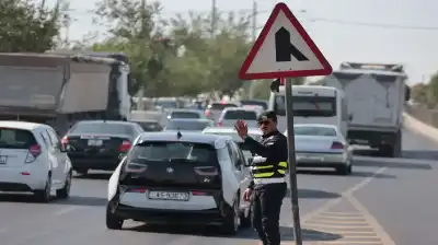 الأمانة تباشر أعمال تعبيد ليلية في