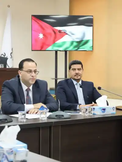 المعايعة متحدثا في حوارية بحزب الإصلاح: