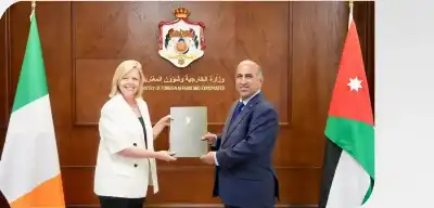 السفيرة الإيرلندية ماكهيو تسلم أوراق اعتمادها