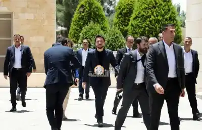 ولي العهد يلتقي شخصيات في إربد