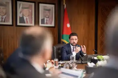 ولي العهد يترأس جانبا من جلسة
