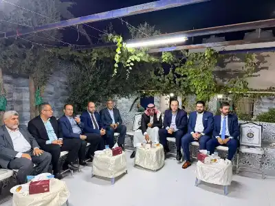 قيادات وأعضاء حزب الإصلاح يزورون عضو