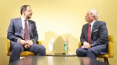 الملك يبحث مع الرئيس القبرصي توثيق