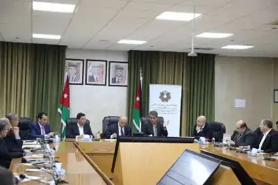محافظة والعدوان يترأسان جلسة تعريفية بأعمال