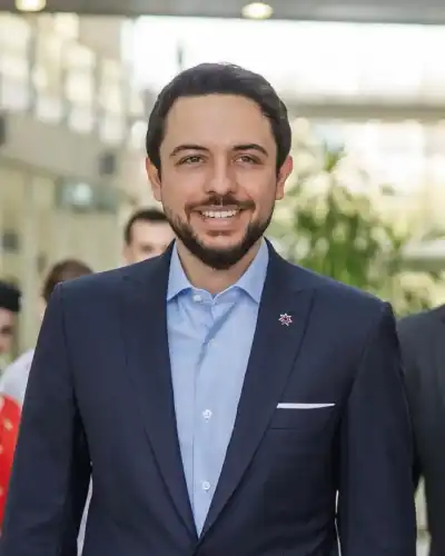 مندوبا عن الملك.. ولي العهد يشارك