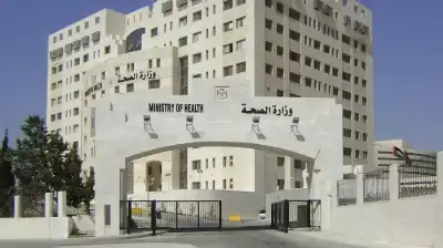 وزارة الصحة: 25 طبيبا وممرضا وأخصائيا