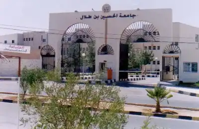 ستة من أعضاء هيئة التدريس بجامعة