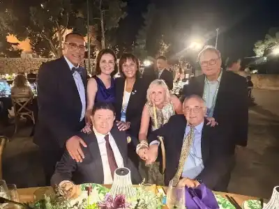 السياحة العالمي يكرم الأيقونة الدكتور طالب