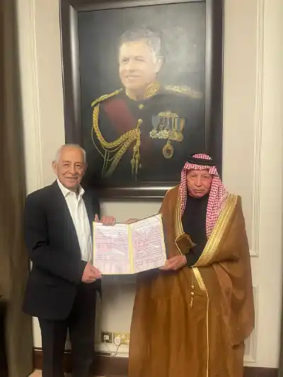 رئيس الديوان الملكي يستقبل شيخ عشيرة