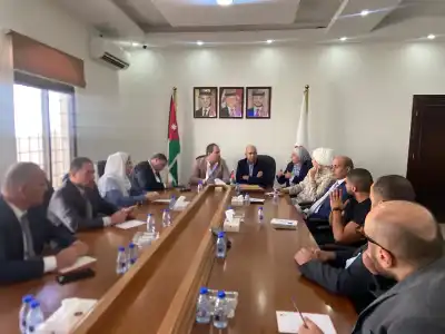 بحث تطوير خدمات نقل العاملين إلى