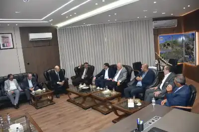 العلاونة يستقبل مهنئين ويزور غرفة صناعة