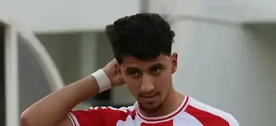 لاعب يحتج على استبداله وآخر ينقذ
